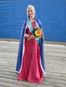 Hamilton County Fair Queen crowned at Grandstand last night